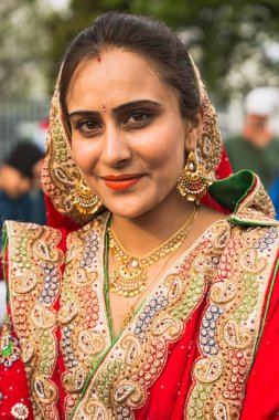 Sih kadın Vaisakhi geçit törenine katılan