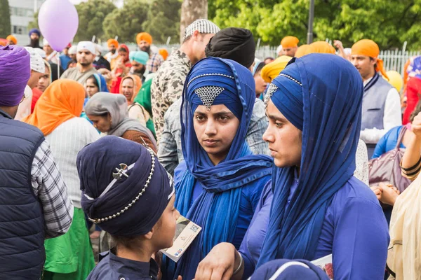 Sikhs, die an der vaisakhi Parade teilnehmen — Stockfoto