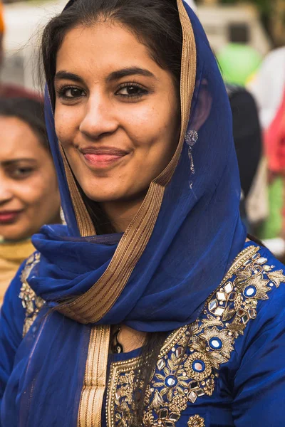 Mujer sij que participa en el desfile de Vaisakhi — Foto de Stock