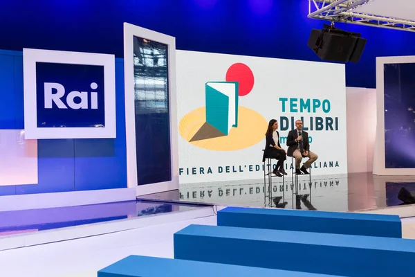 Журналисты Tempo di Libri в Милане, Италия — стоковое фото