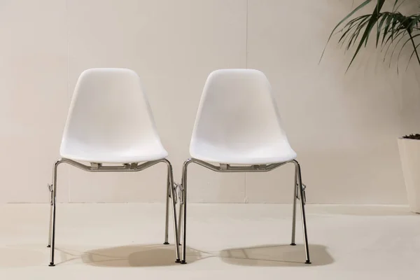 Pustych krzeseł w Libri di Tempo w Mediolan, Włochy — Zdjęcie stockowe