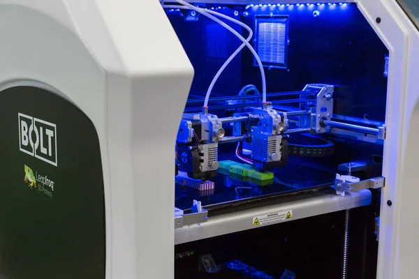 Teknoloji Hub Milan, İtalya, 3D printerlere harcama maddeler — Stok fotoğraf