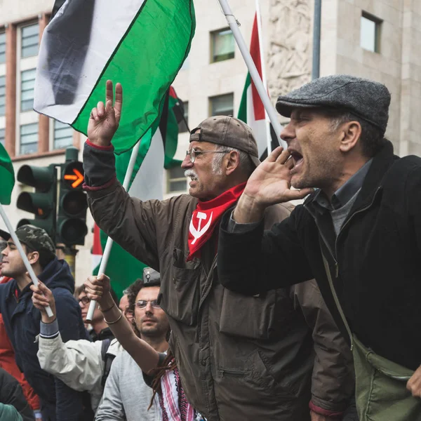 Φιλοπαλαιστίνιοι διαδηλωτές αμφισβήτησε την εβραϊκή ταξιαρχία — Φωτογραφία Αρχείου