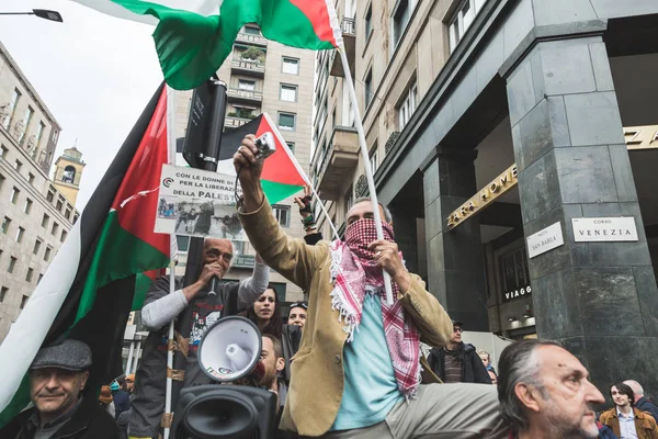 Manifestanti filo-palestinesi contestano la Brigata ebraica — Foto Stock