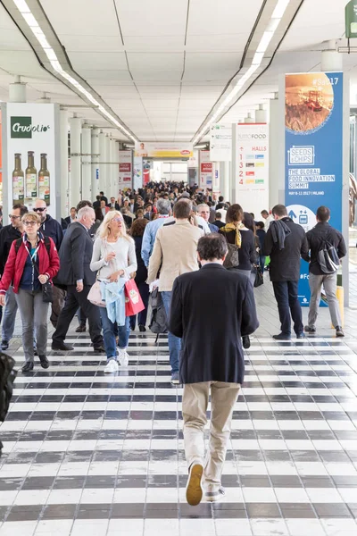 İnsanlar Tuttofood 2017, Milano, İtalya ziyaret — Stok fotoğraf