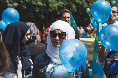 Göçmenler, Milano, İtalya destek yürüyen insanlar