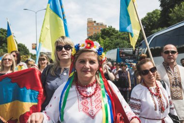 Göçmenler, Milano, İtalya destek yürüyen insanlar