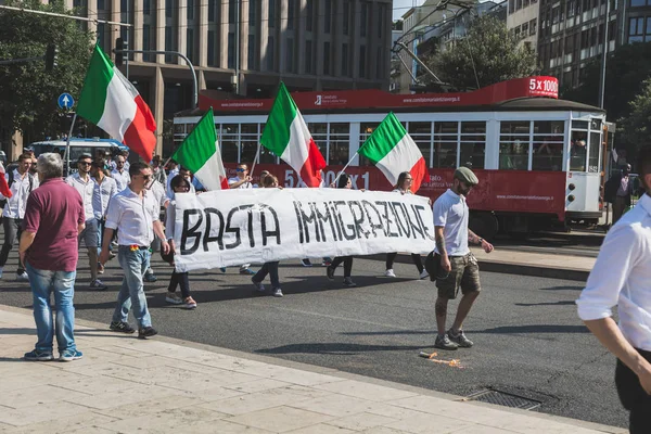 Far-right activists protesting against immigration — Stock Photo, Image