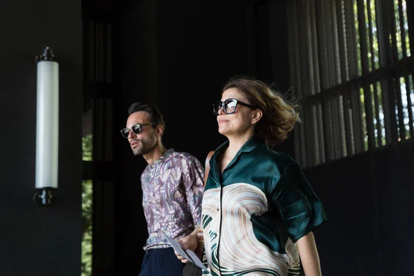 Fashionable people posing during Milan Men's Fashion Week — Stock Photo, Image