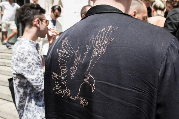 Detalhe de um homem na moda na Milan Men 's Fashion Week — Fotografia de Stock