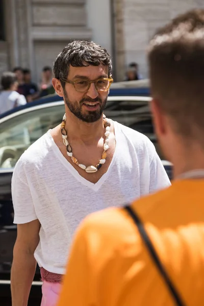 Homme à la mode à la Fashion Week de Milan — Photo