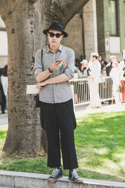 Fashionable man at Milan Men's Fashion Week — Stock Photo, Image