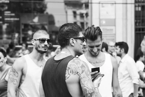 Desfile de personas en el Orgullo 2017 en Milán, Italia —  Fotos de Stock