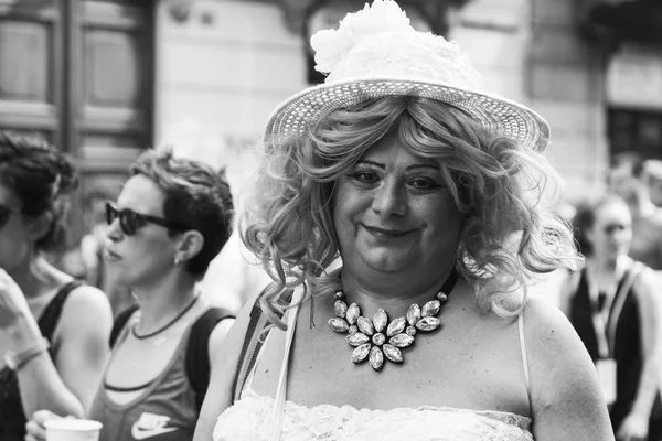 Desfile de personas en el Orgullo 2017 en Milán, Italia — Foto de Stock