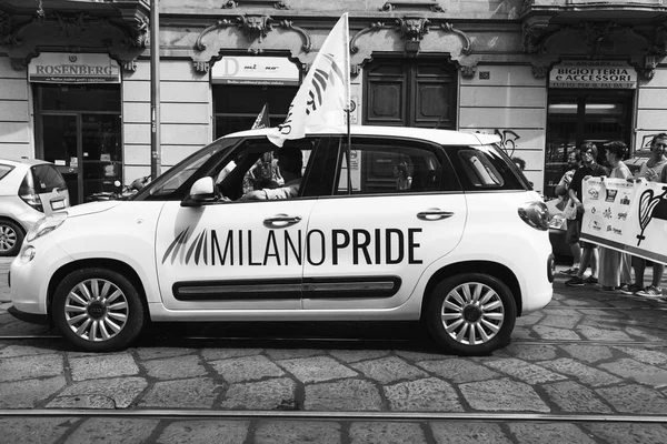 Auto op Pride parade 2017 in Milaan, Italië — Stockfoto