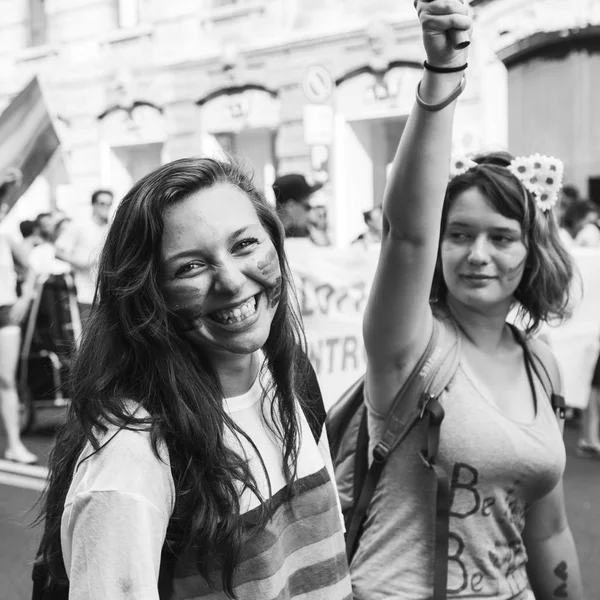 Lidé na Pride parade 2017 v Miláně, Itálie — Stock fotografie