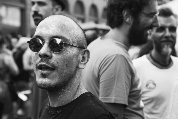 Mensen die Pride parade 2017 in Milaan, Italië — Stockfoto