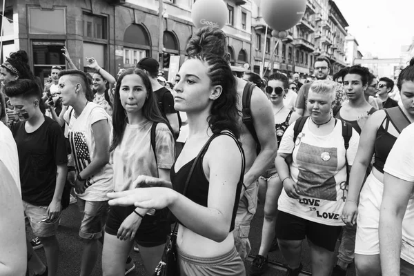 Personer på Pride-paraden 2017 i Milano, Italien — Stockfoto