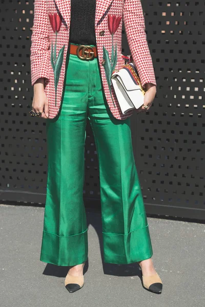 Fashionable woman posing during Milan Women 's Fashion Week — стоковое фото