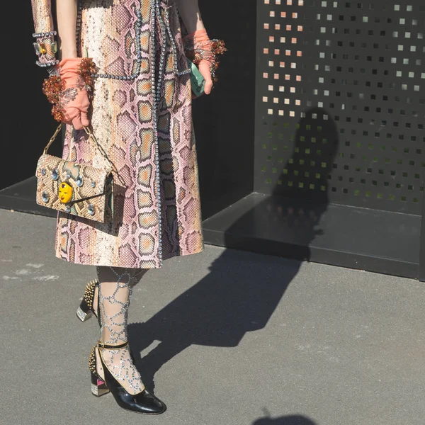 Fashionable woman posing during Milan Women 's Fashion Week — стоковое фото