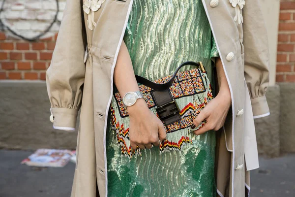 Detail van de tas bij vrouwen Milaan Fashion Week — Stockfoto