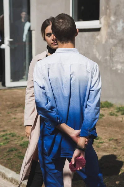 Pessoas na moda durante a Semana de Moda Feminina de Milão — Fotografia de Stock