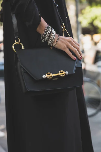 Λεπτομέρεια από την τσάντα στην εβδομάδα μόδας του Μιλάνου γυναικών — Φωτογραφία Αρχείου
