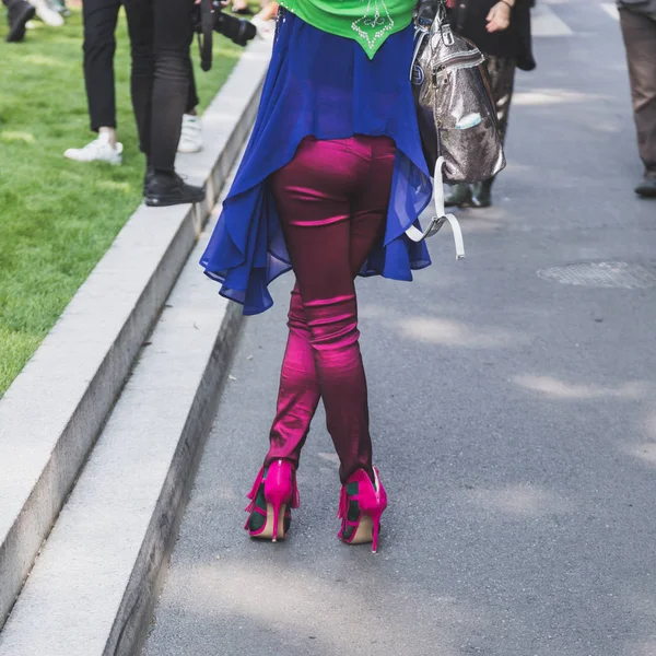 Fashionable woman posing during Milan Women 's Fashion Week — стоковое фото