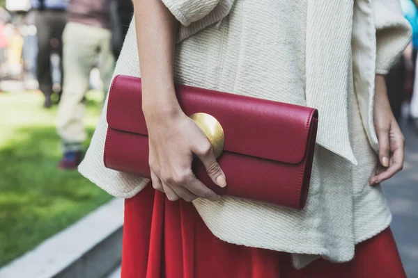 Detail der Tasche auf der Mailänder Frauenmodewoche — Stockfoto