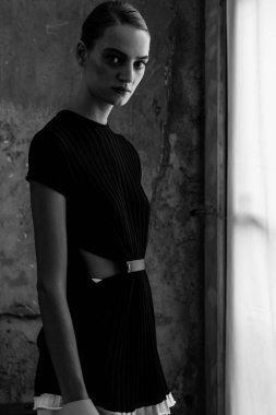 Muhteşem model backstage içinde poz