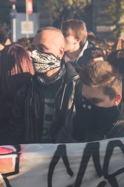 Öğrenciler şehir sokaklarda protesto