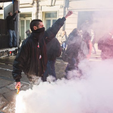 Öğrenciler şehir sokaklarda protesto