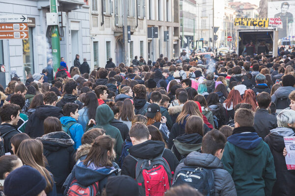 Студенты протестуют на улицах города
