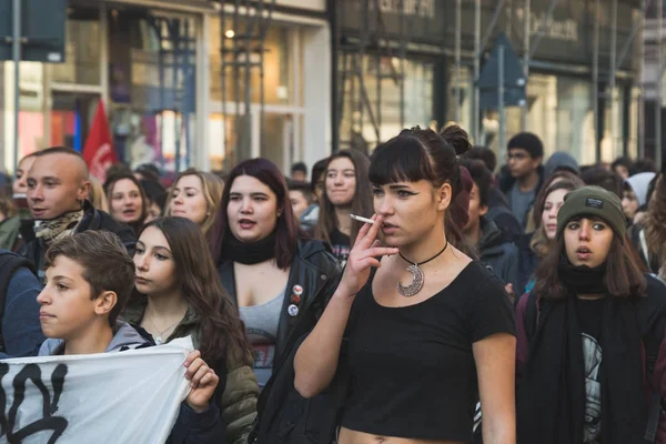 Studentów protestujących na ulicach miasta — Zdjęcie stockowe