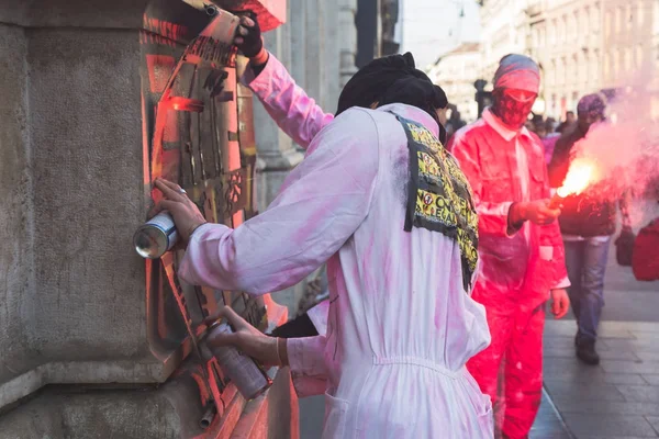 Studenti protestují v ulicích města — Stock fotografie