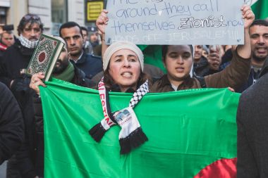 İsrail'in Jerusalem başkenti karşı protesto insanlar