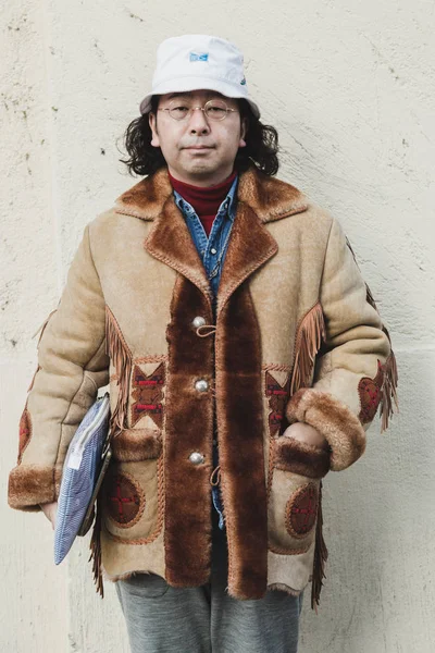 Fashionable man posing at Milan Men's Fashion Week — Stock Photo, Image