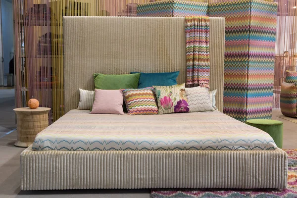 Cama de casal Missoni em exposição no HOMI 2018 — Fotografia de Stock