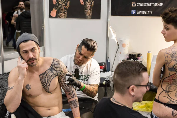 Tattoer at milan tattoo convention 2018, italien — Stockfoto