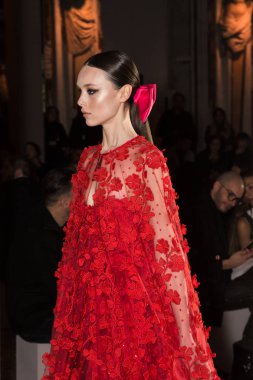 Muhteşem modeli pist yürüyüş