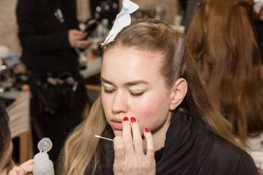 Backstage içinde makyaj, güzel model