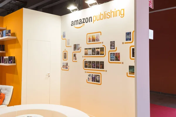 Amazon publikování stojí na Tempo di Libri 2018 v Miláně, Itálie — Stock fotografie