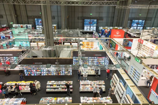 Horní pohled attempo di Libri 2018 v Miláně, Itálie — Stock fotografie