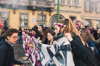 Öğrenciler uluslararası Wome'nın günü kutlama 