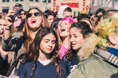 Öğrenciler uluslararası Wome'nın günü kutlama 