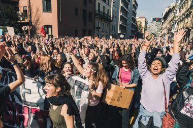 Öğrenciler uluslararası Wome'nın günü kutlama 