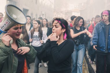 Öğrenciler uluslararası Wome'nın günü kutlama 