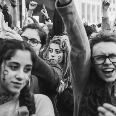 Öğrenciler uluslararası Wome'nın günü kutlama 