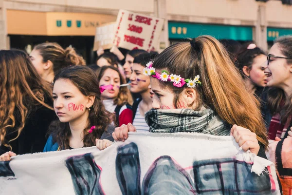 Opiskelijat juhlivat kansainvälistä naistenpäivää — kuvapankkivalokuva
