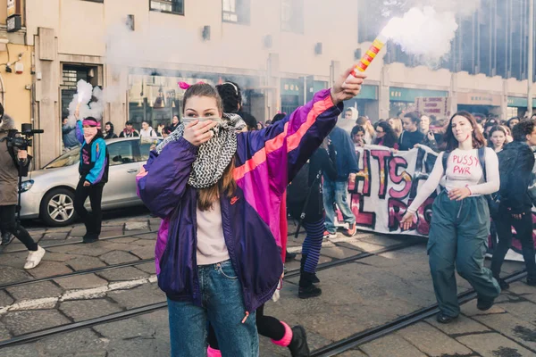 Studenci z okazji dnia międzynarodowego Wome — Zdjęcie stockowe